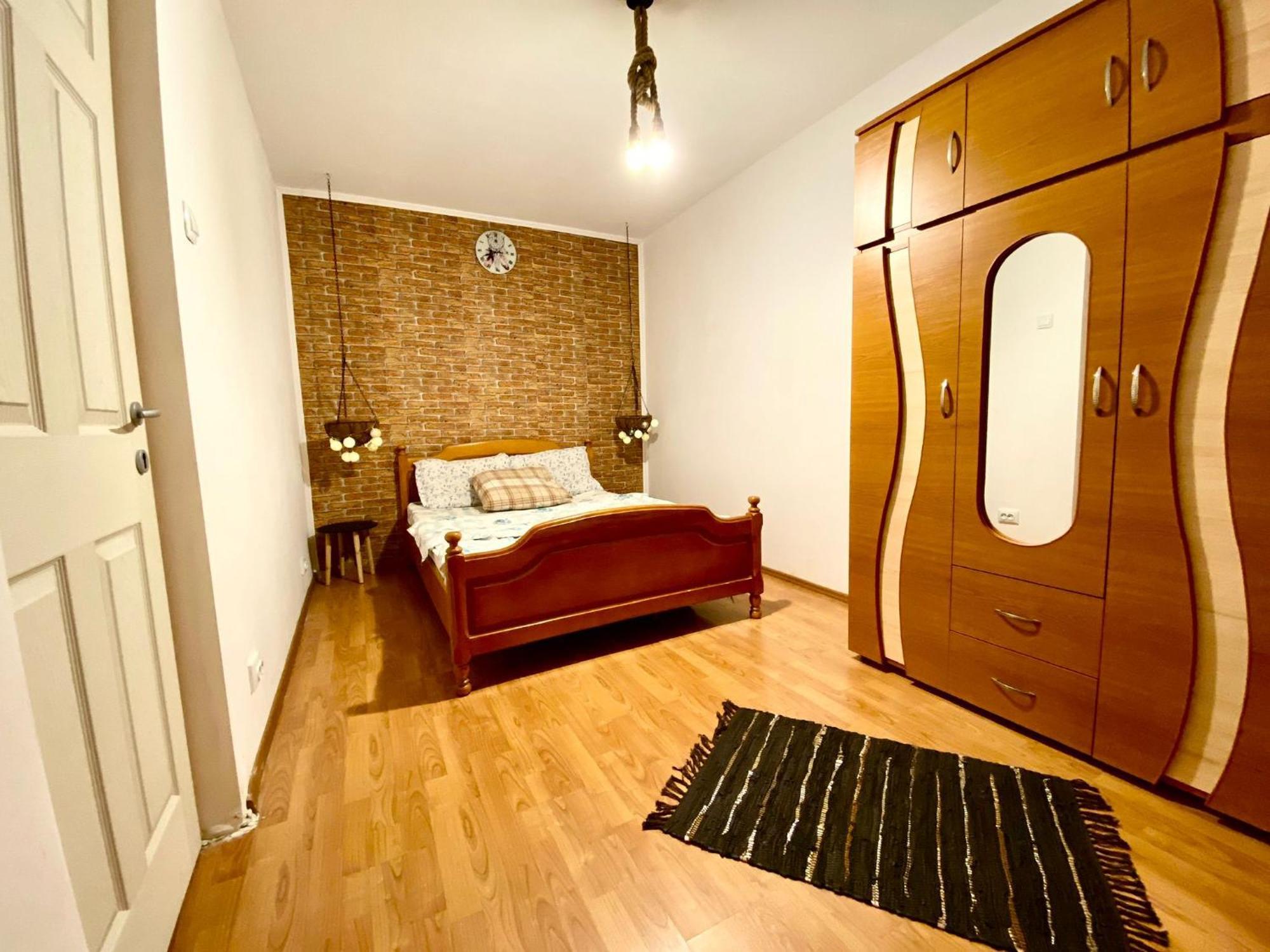 Twins 2 Apartment Ploiesti